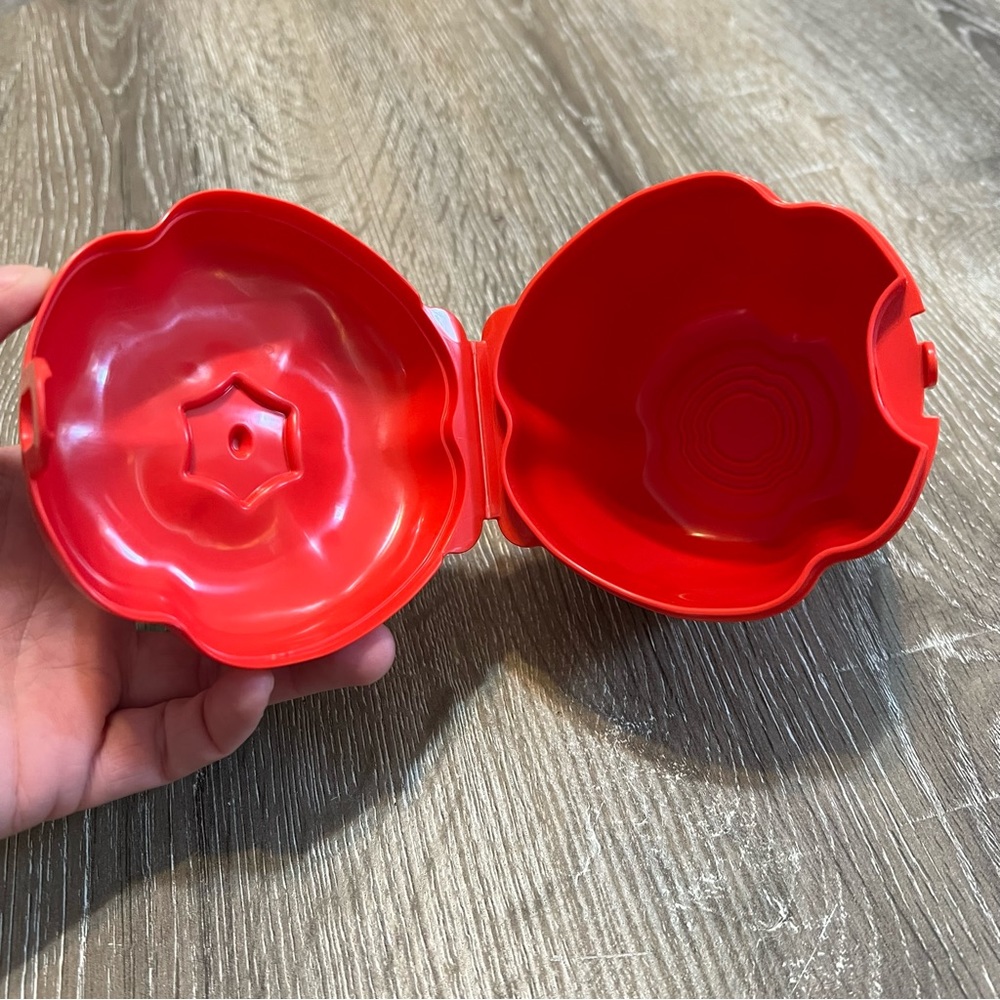 Tupperware Red Pepper Storage Container - Picture 4 of 4